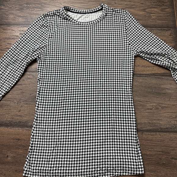 Chic Houndstooth Long Sleeve Top - Picture 1 of 3